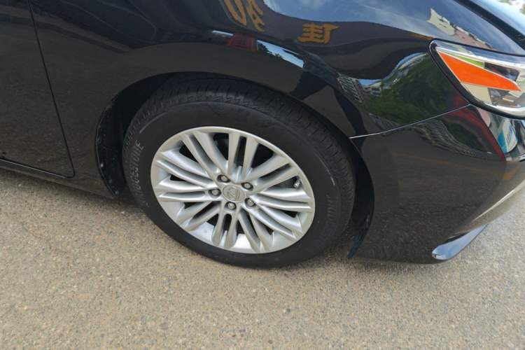 Used Lexus ES 2015 200 Comfort Edition Right Front Wheel Hub