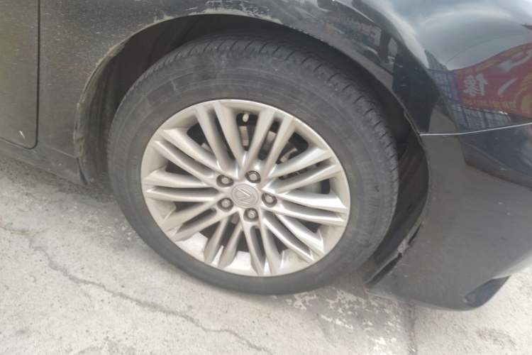 Used Lexus ES 2015 200 Elite Edition Right Front Wheel Hub