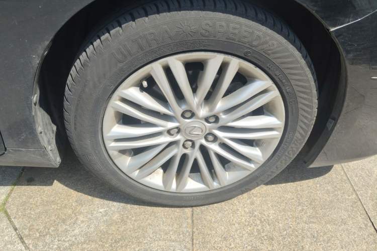 Used Lexus ES 2015 200 Elite Edition Right Front Wheel Hub