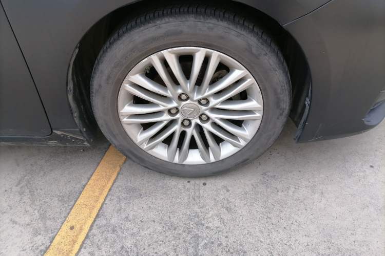 Used Lexus ES 2015 200 Elite Edition Right Front Wheel Hub