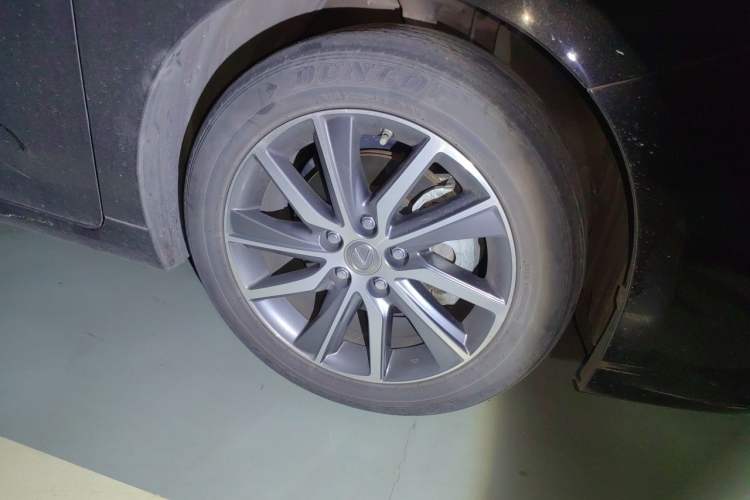 Used Lexus ES 2015 300h Comfort Edition Right Front Wheel Hub