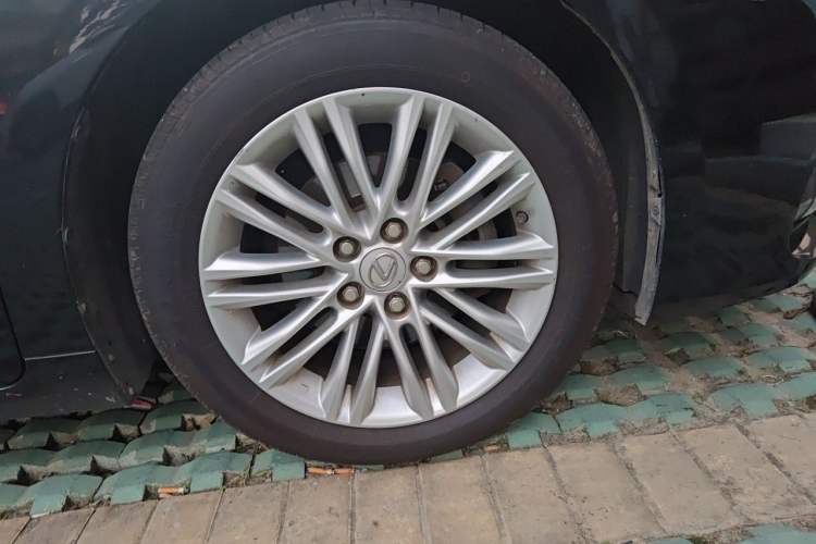 Used Lexus ES 2015 200 Elite Edition Right Front Wheel Hub