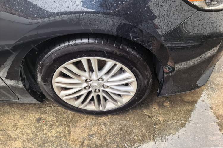 Used Lexus ES 2015 200 Elite Edition Right Front Wheel Hub