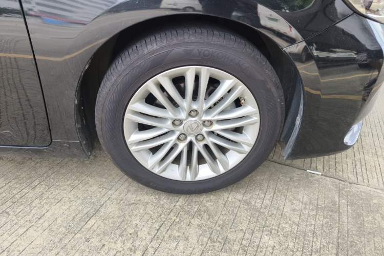 Used Lexus ES 2015 250 Elegant Edition Right Front Wheel Hub