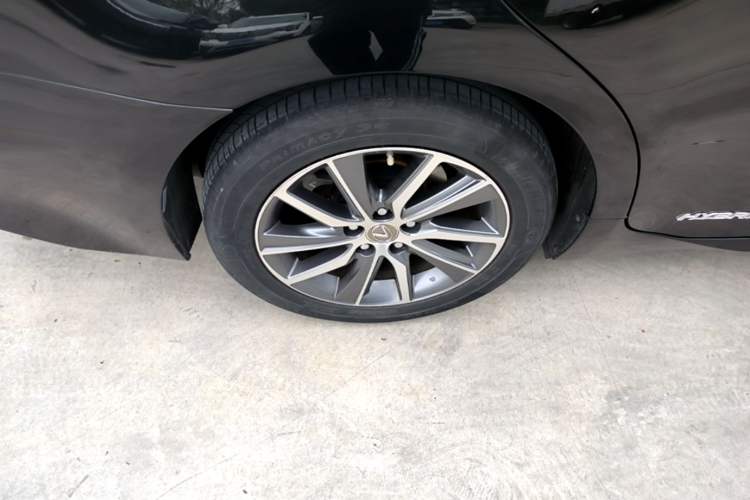 Used Lexus ES 2015 300h Comfort Edition Right Rear Wheel Hub