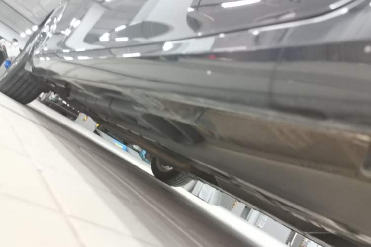 Used Lexus ES 2015 300h Comfort Edition Right Side Sill