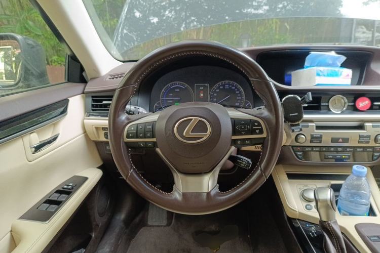 Used Lexus ES 2015 300h Comfort Edition Steering Wheel