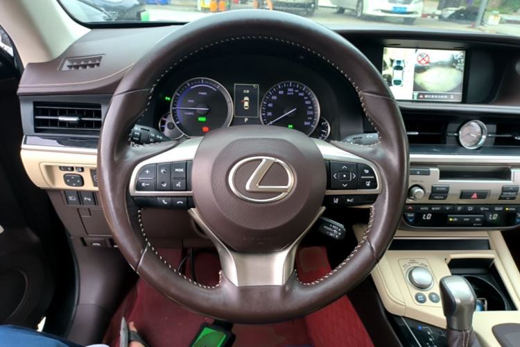 Used Lexus ES 2015 300h Comfort Edition Steering Wheel