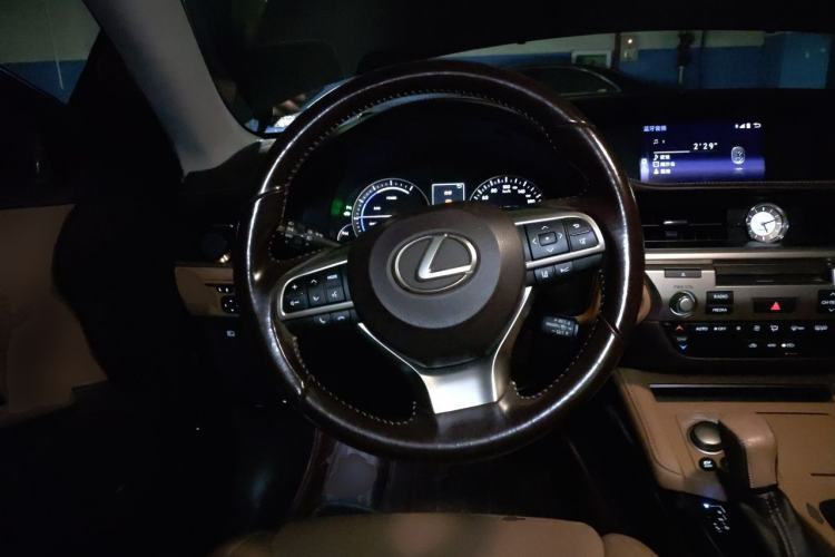 Used Lexus ES 2015 300h Comfort Edition Steering Wheel