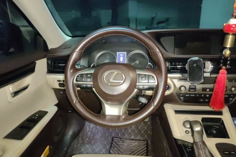 Used Lexus ES 2015 300h Comfort Edition Steering Wheel