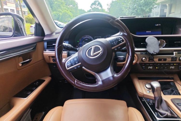 Used Lexus ES 2015 300h Comfort Edition Steering Wheel