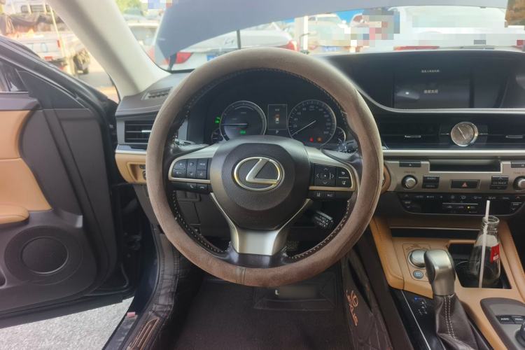 Used Lexus ES 2015 300h Comfort Edition Steering Wheel