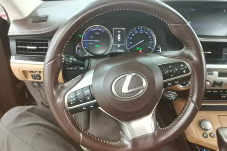 Used Lexus ES 2015 300h Comfort Edition Steering Wheel