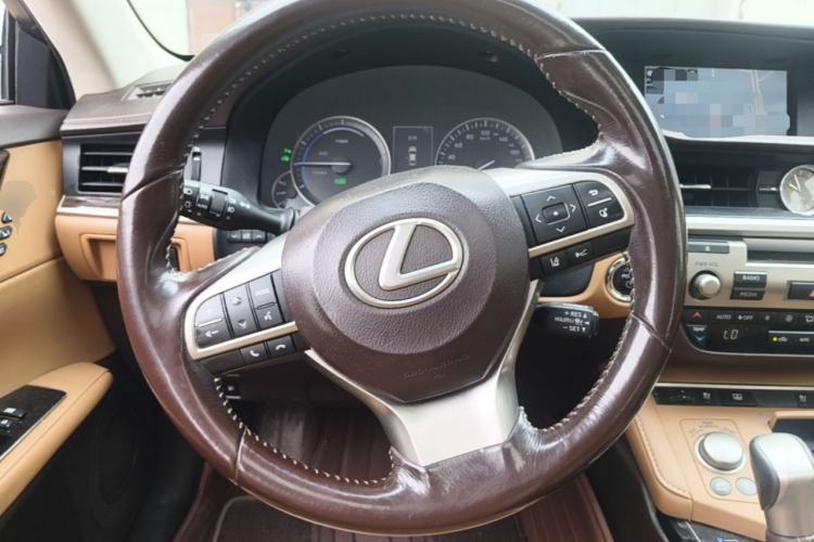 Used Lexus ES 2015 300h Luxury Edition Steering Wheel