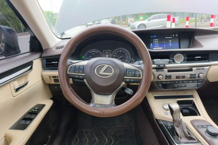 Used Lexus ES 2015 300h Comfort Edition Steering Wheel