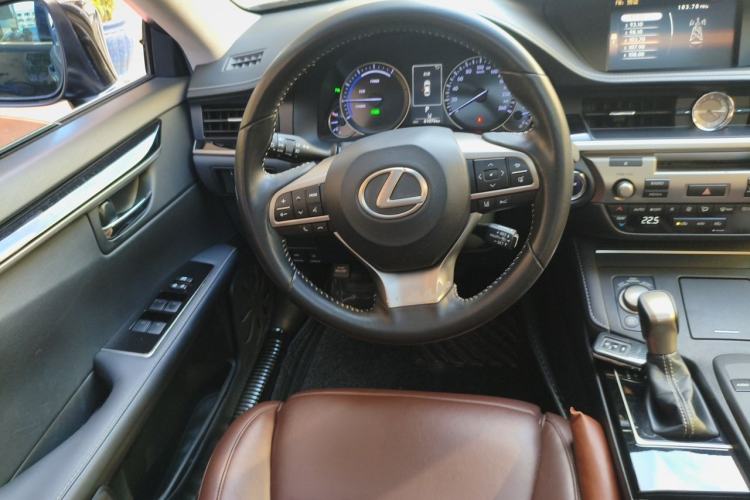 Used Lexus ES 2015 300h Comfort Edition Steering Wheel