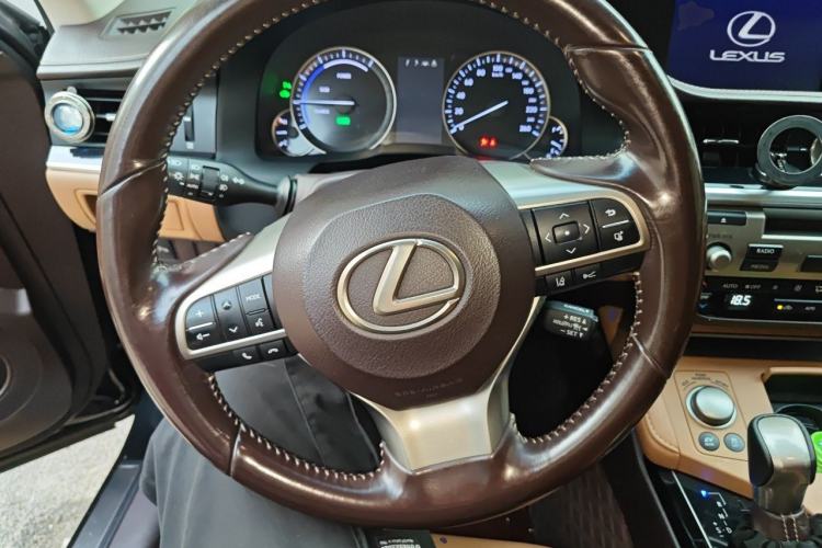 Used Lexus ES 2015 300h Comfort Edition Steering Wheel