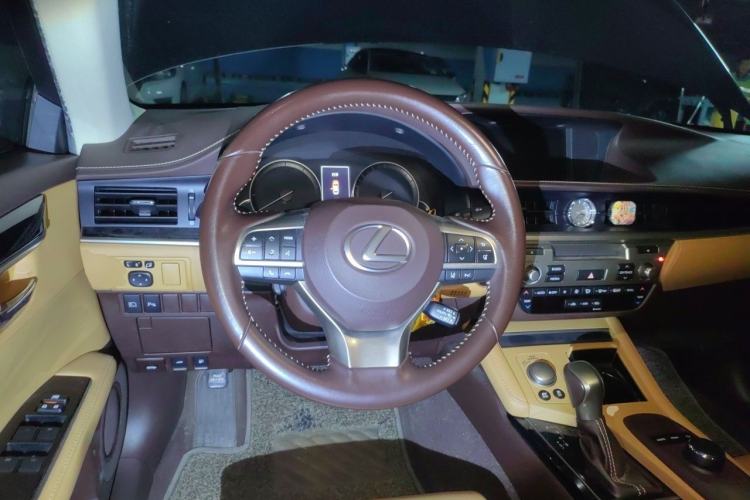 Used Lexus ES 2015 300h Comfort Edition Steering Wheel