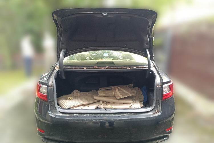 Used Lexus ES 2015 300h Comfort Edition Trunk