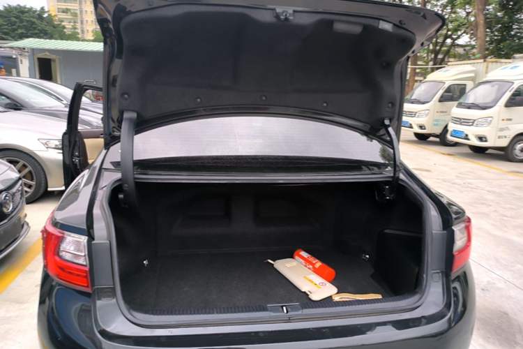 Used Lexus ES 2015 300h Comfort Edition Trunk