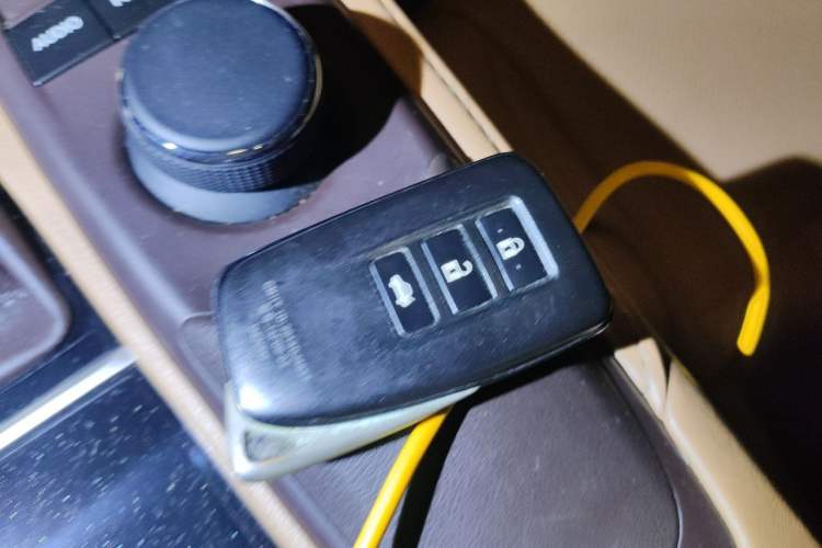 Used Lexus ES 2015 300h Comfort Edition Vehicle Key