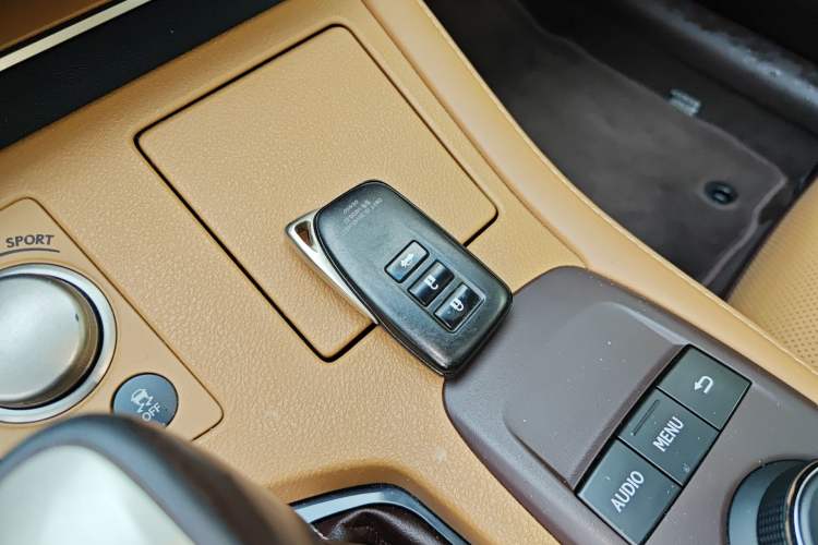 Used Lexus ES 2015 200 Elite Edition Vehicle Key