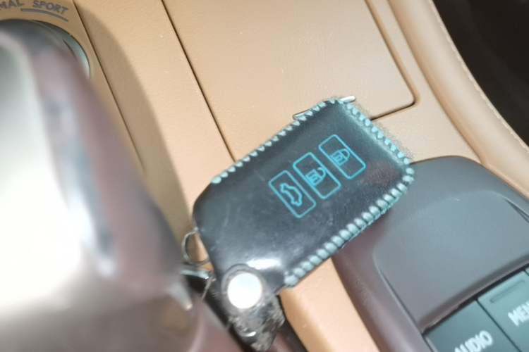 Used Lexus ES 2015 300h Comfort Edition Vehicle Key