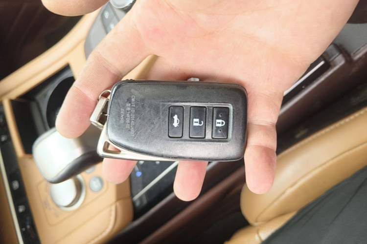 Used Lexus ES 2015 300h Luxury Edition Vehicle Key