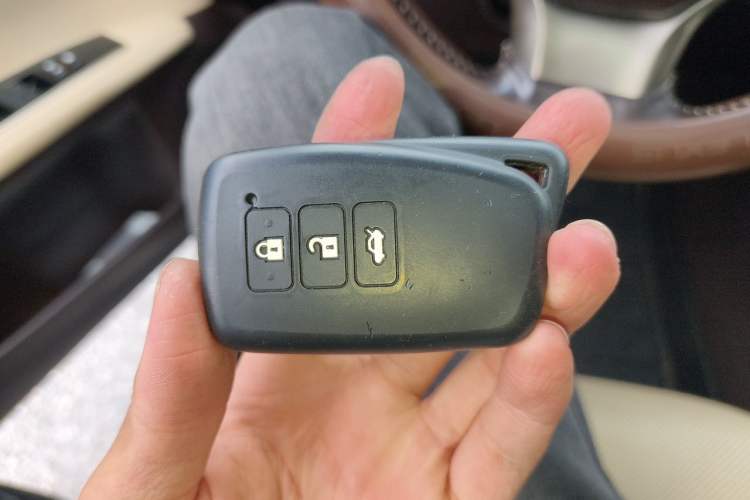 Used Lexus ES 2015 300h Comfort Edition Vehicle Key