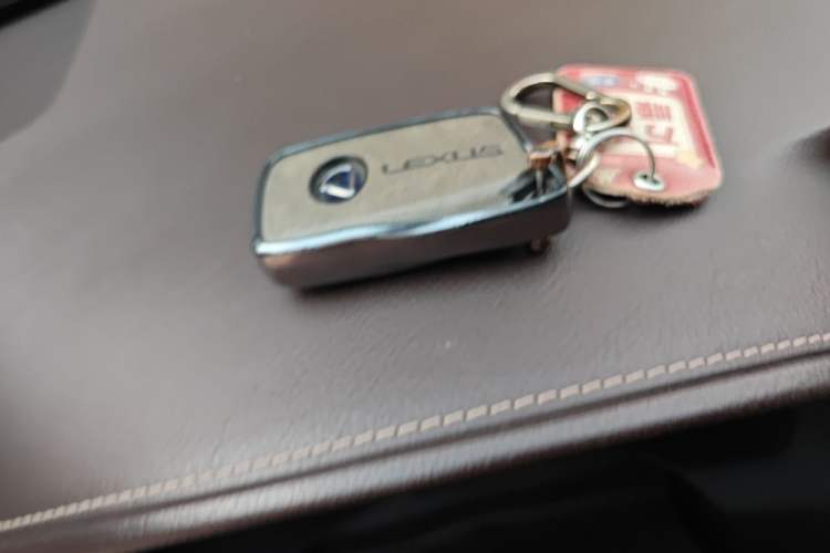 Used Lexus ES 2015 300h Comfort Edition Vehicle Key