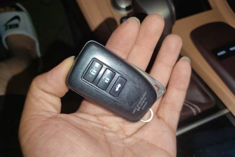 Used Lexus ES 2015 300h Comfort Edition Vehicle Key