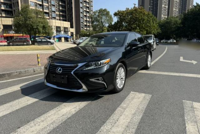 Ojetý Lexus ES 2015 250 Elegant Edition
