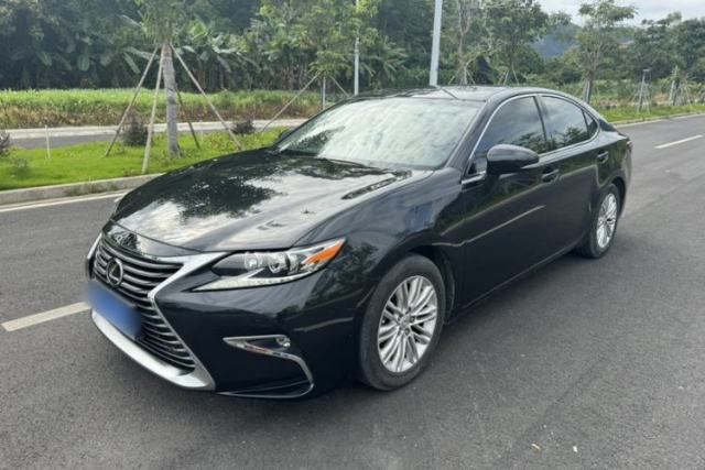 Lexus ES 2015 250 Elegant Edition مستعملة