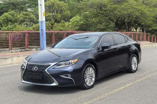 Ojetý Lexus ES 2015 200 Elite Edition