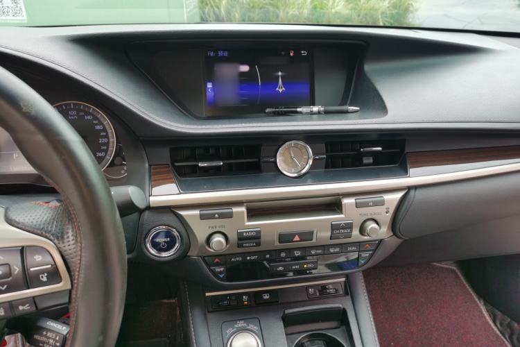 Used Lexus ES 2015 300h Luxury Edition Audio And AC Panel