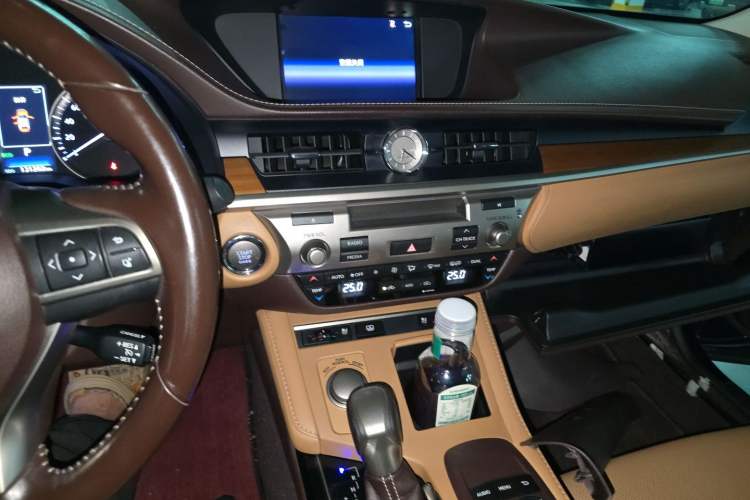 Used Lexus ES 2015 250 Elegant Edition Audio And AC Panel