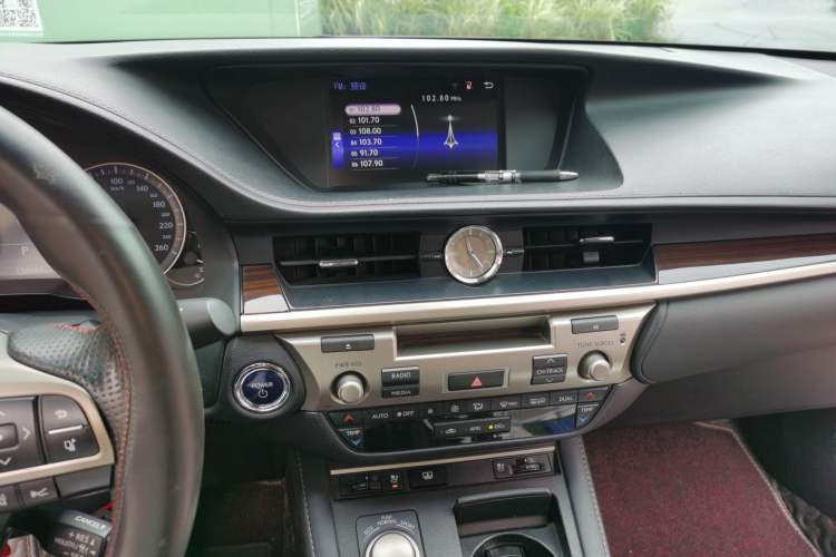 Used Lexus ES 2015 300h Luxury Edition Audio And AC Panel