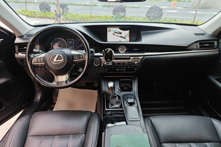 Used Lexus ES 2015 200 Elite Edition Center Console