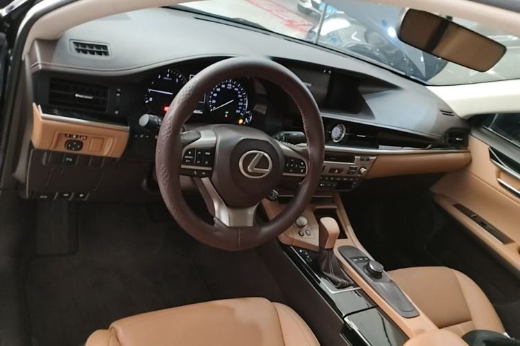 Used Lexus ES 2015 200 Elite Edition Center Console