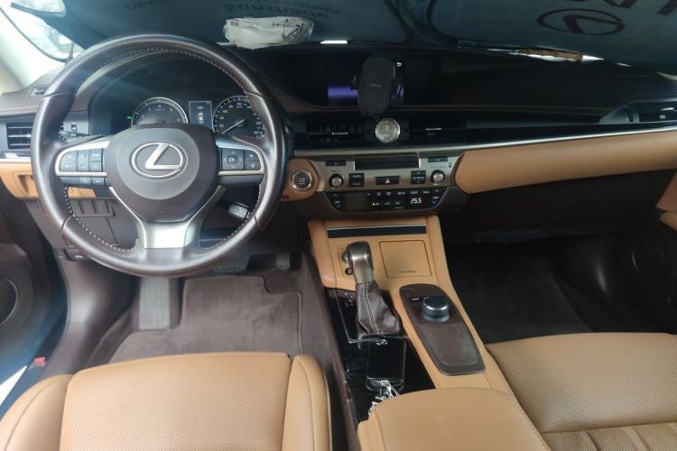 Used Lexus ES 2015 200 Elite Edition Center Console