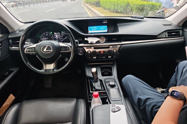 Used Lexus ES 2015 200 Elite Edition Center Console