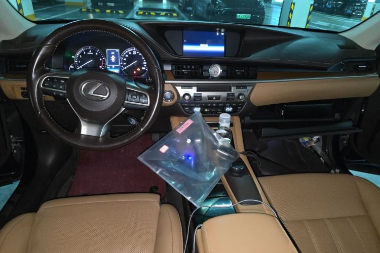Used Lexus ES 2015 250 Elegant Edition Center Console