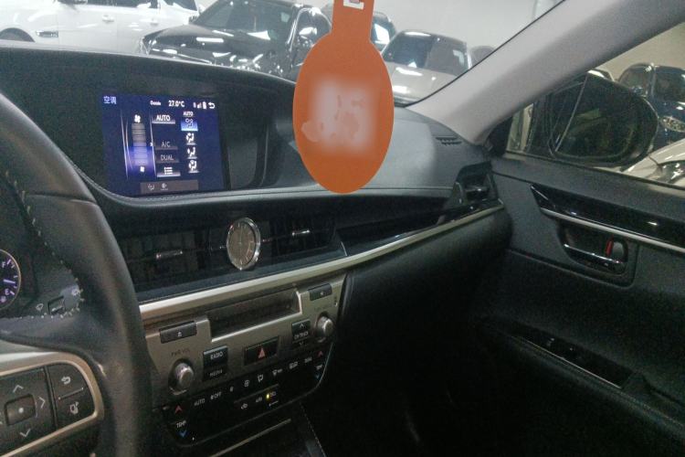 Used Lexus ES 2015 200 Elite Edition Center Console