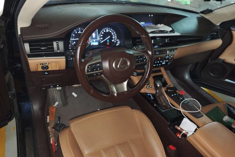Used Lexus ES 2015 200 Elite Edition Center Console