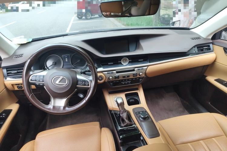 Used Lexus ES 2015 200 Elite Edition Center Console