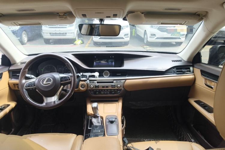 Used Lexus ES 2015 200 Elite Edition Center Console