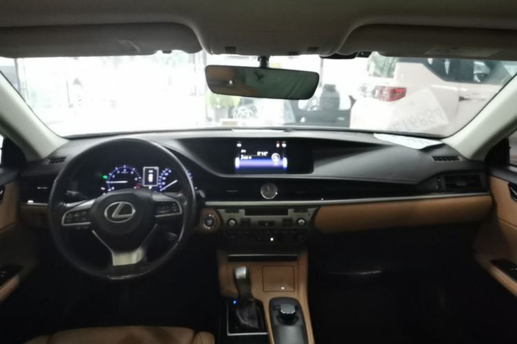 Used Lexus ES 2015 200 Elite Edition Center Console