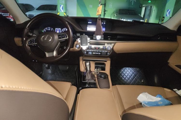 Used Lexus ES 2015 200 Elite Edition Center Console