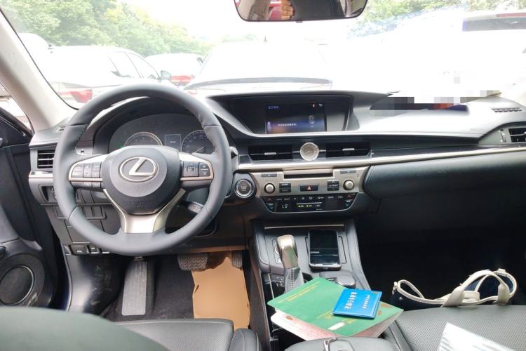 Used Lexus ES 2015 200 Elite Edition Center Console