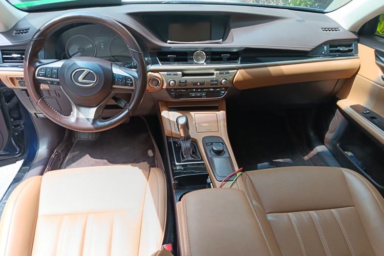 Used Lexus ES 2015 200 Elite Edition Center Console